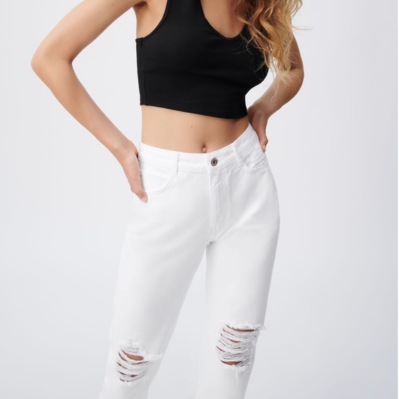 🥳Host Pick🥳 NWT Zara Relaxed Fit Ripped Jeans - 36 - Picture 5 of 10